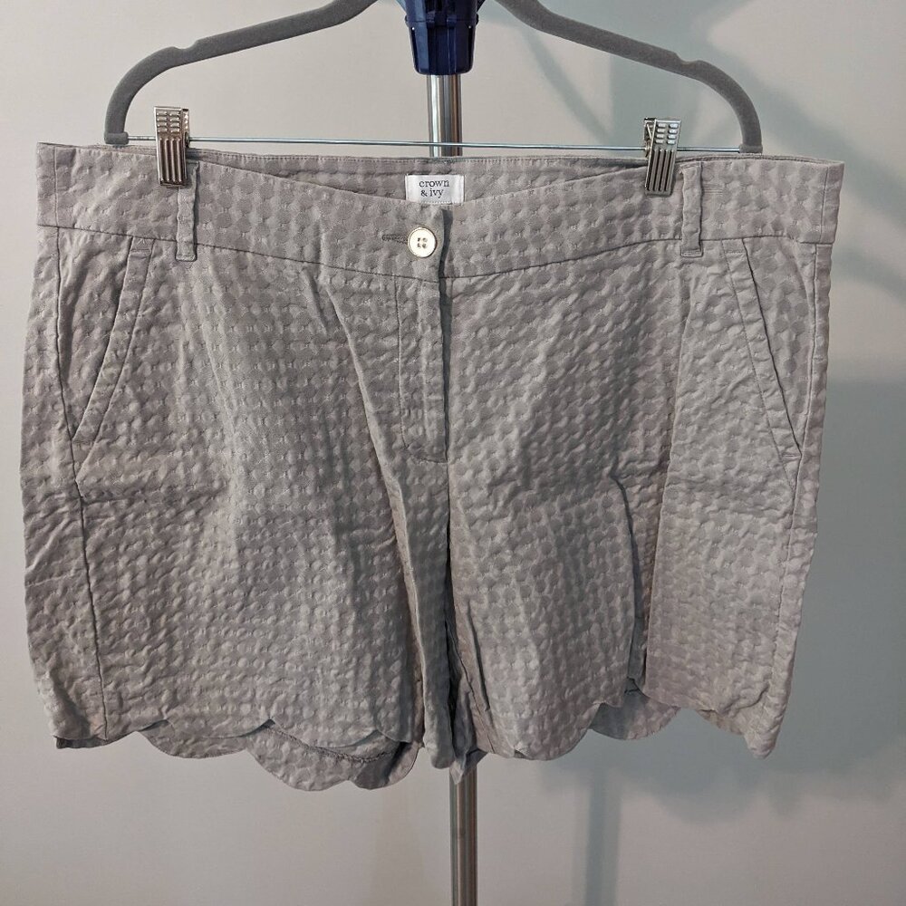 Crown & Ivy Shelby Scalloped Shorts